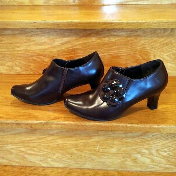 FLASH SALE! NWT Espresso Faux Leather Ankle Boots, Floral Adornment, 8M - Picture 2 of 7